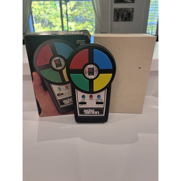 Vintage 1980 Pocket Simon Hand Held Electronic Game WORKS W/Box - Picture 1 of 6